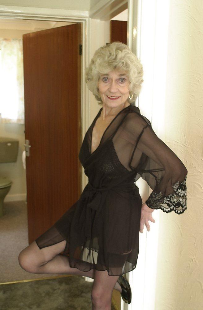 25P Mature Beauty - Torrie 1