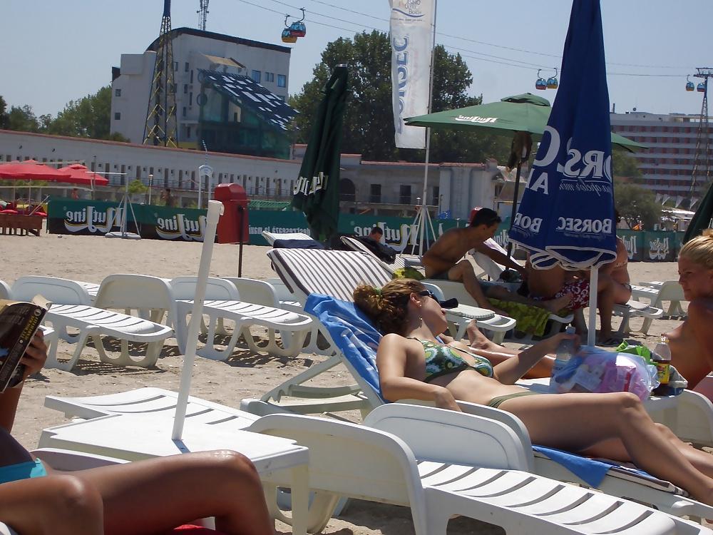 25P Beach babes