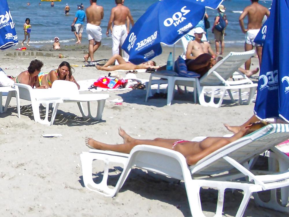 25P Beach babes