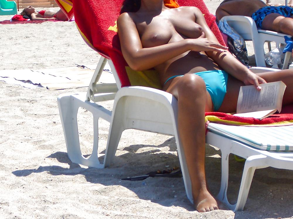 25P Beach babes
