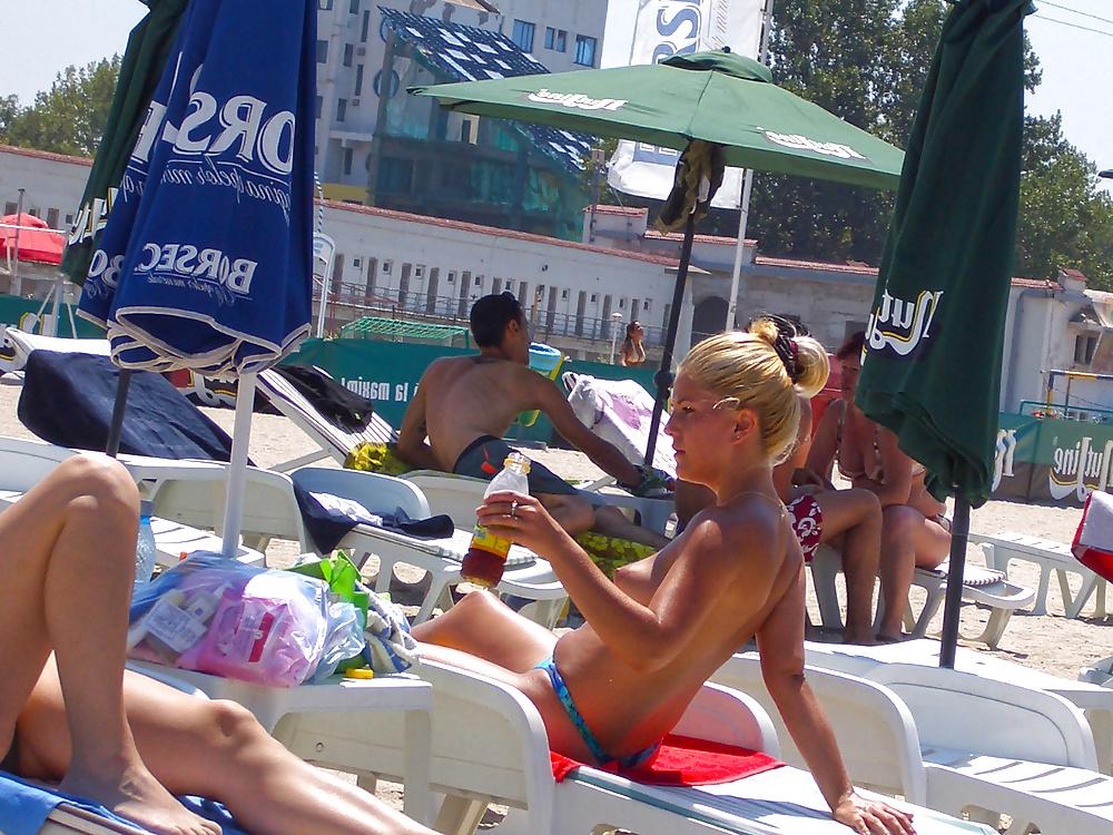 25P Beach babes