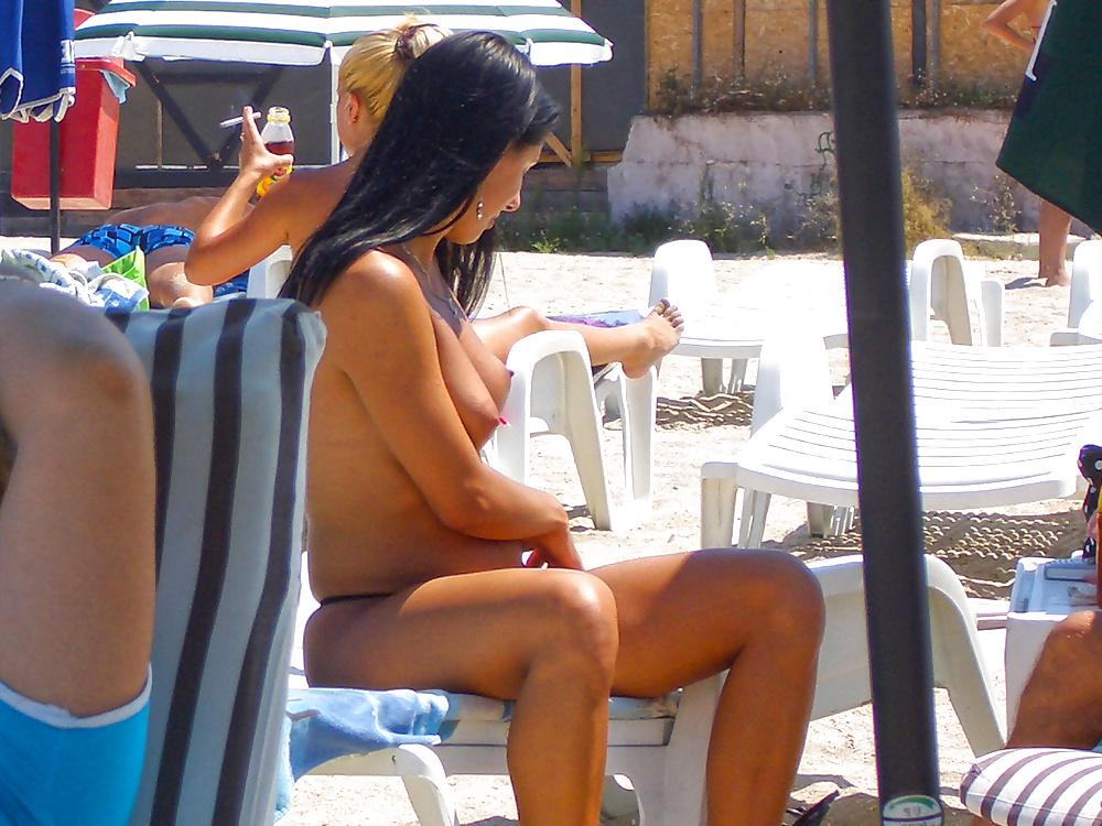 25P Beach babes