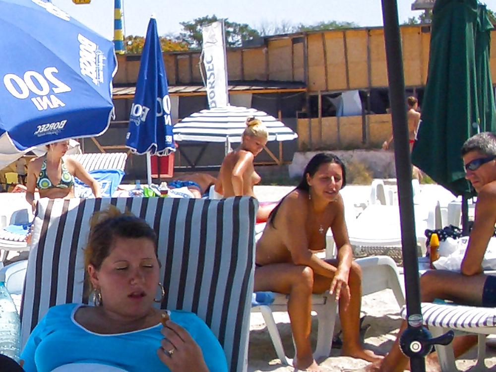 25P Beach babes