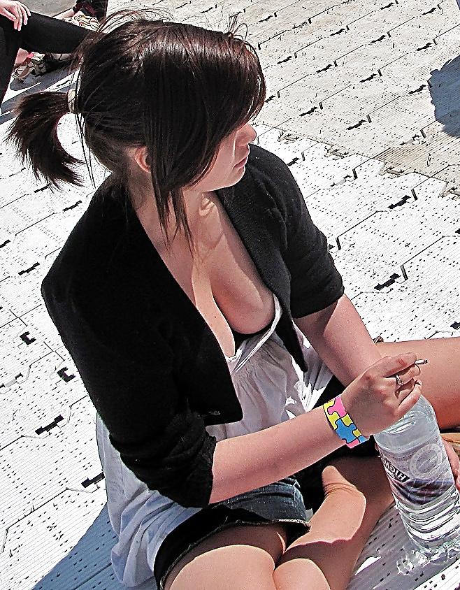 5P Nice downblouse - sexy girl