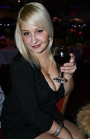 21P Busty Russian Woman 1910