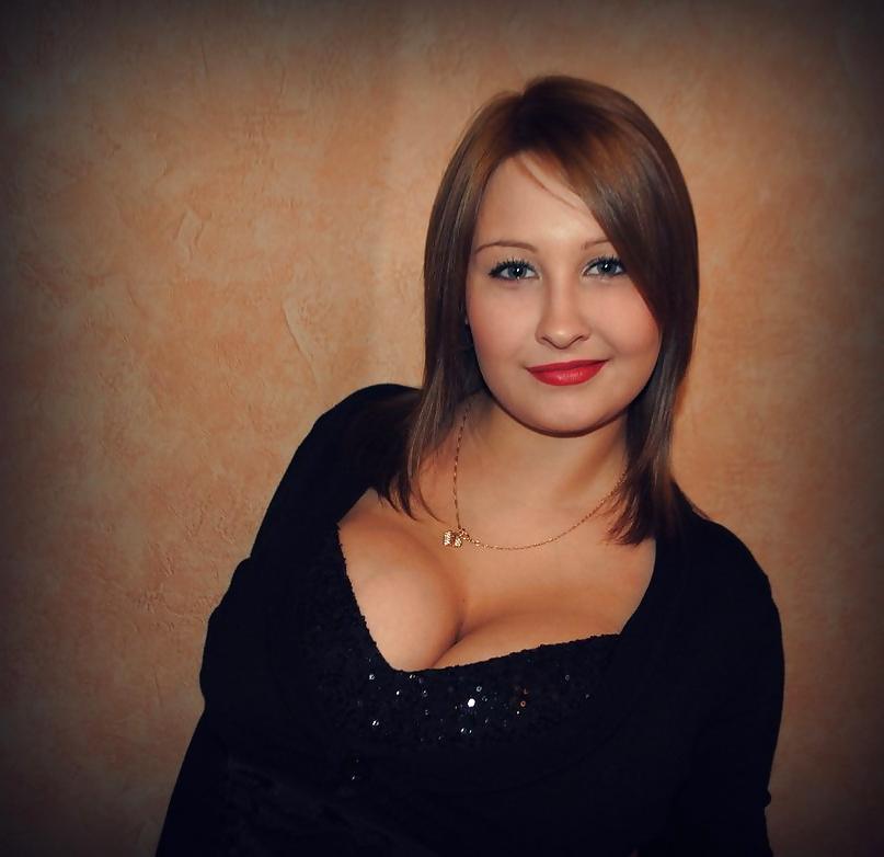 21P Busty Russian Woman 1910