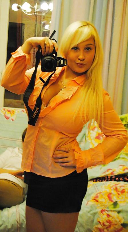21P Busty Russian Woman 1910