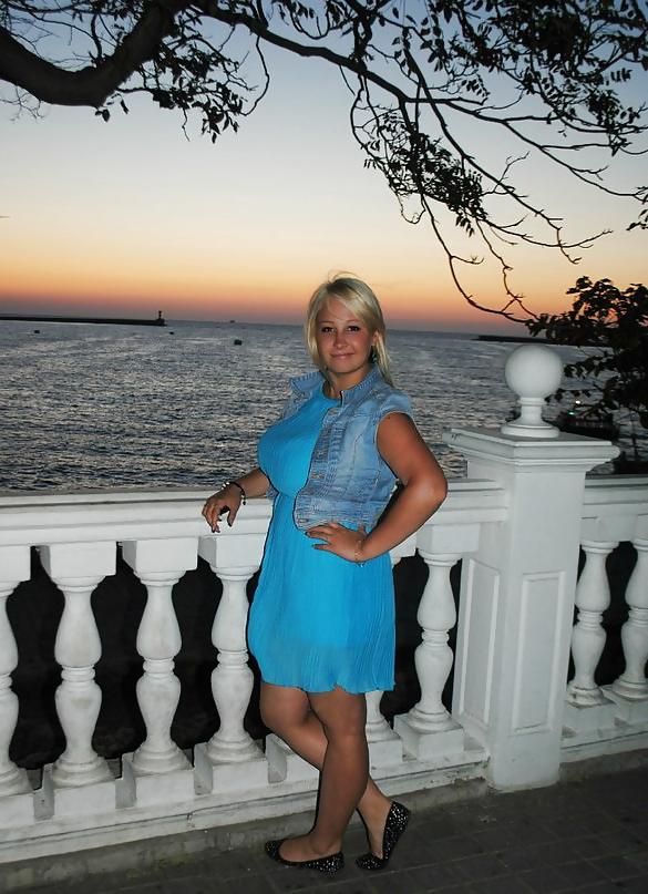 21P Busty Russian Woman 1910