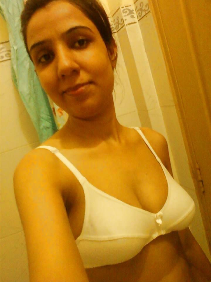 14P Desi Aunty 1.0