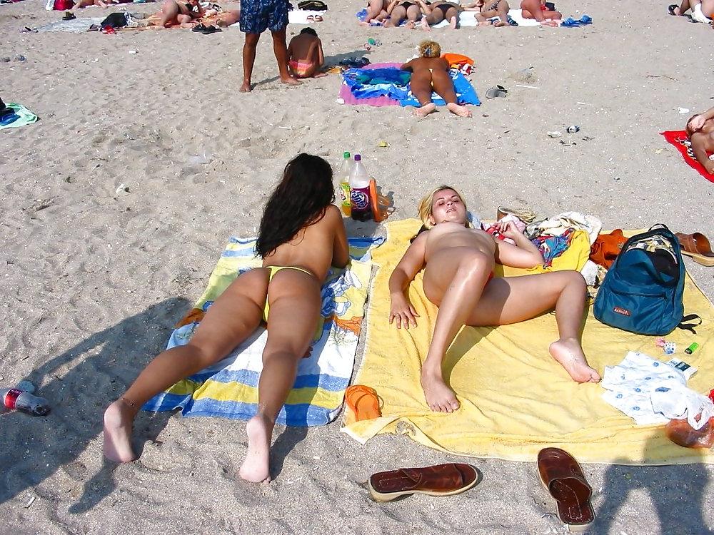 25P Romanian - girsl on beach (constanta-mamaia)