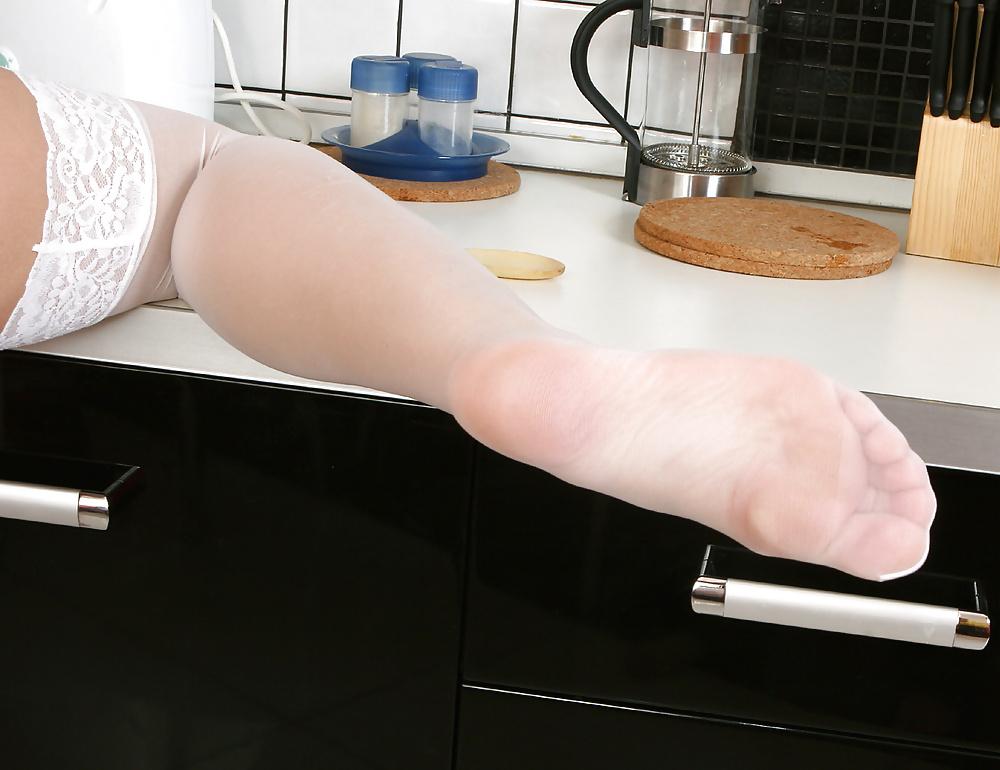 25P FOOT FETISH - III