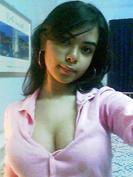 12P Hot desi babe