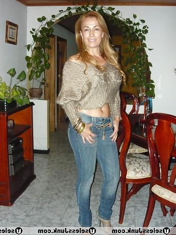 17P Colombian Milf