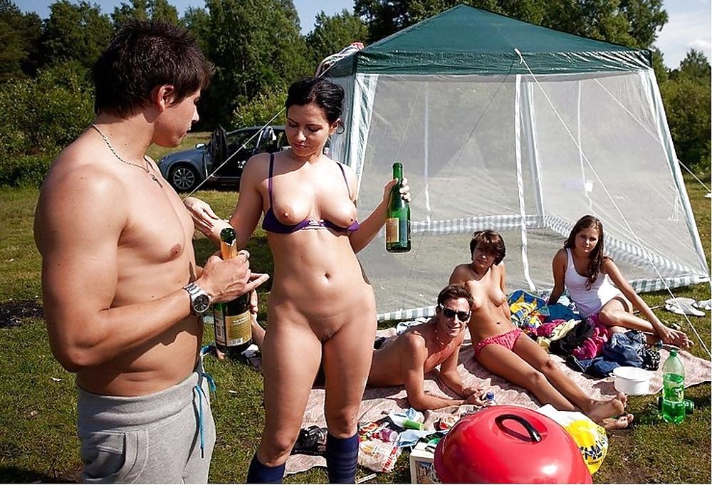 22P CMNF Nackte Frauen vorgefuehrt