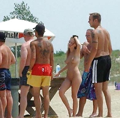 22P CMNF Nackte Frauen vorgefuehrt
