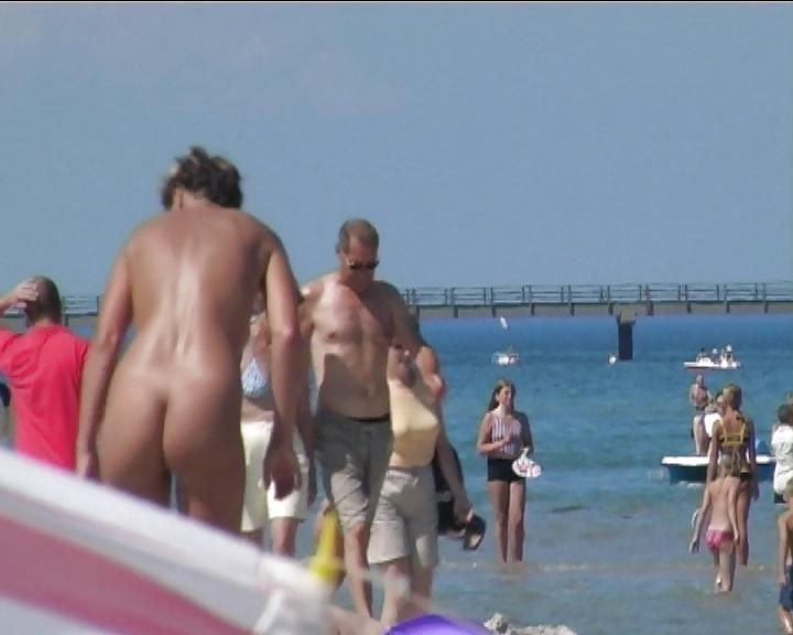 22P CMNF Nackte Frauen vorgefuehrt