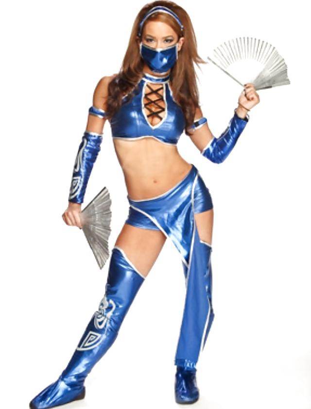 25P WWE Diva Halloween Pics