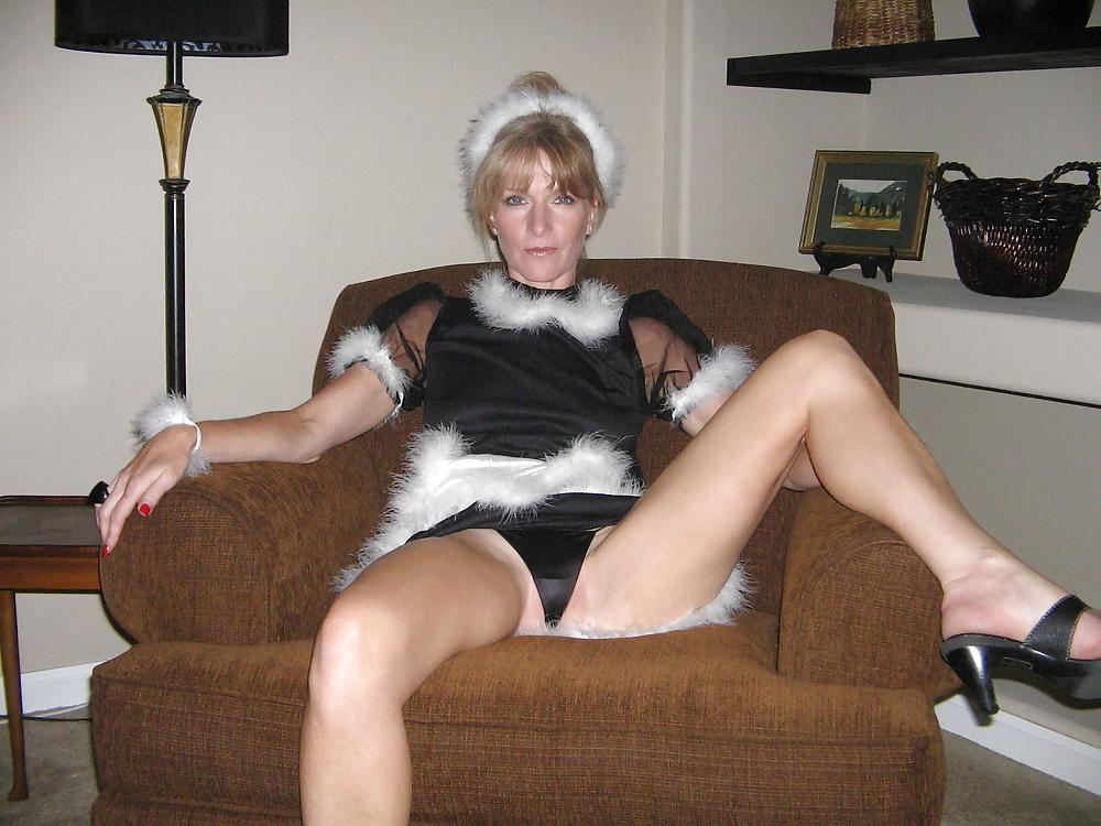 9P MILF Wife Dresses Up for Halloween