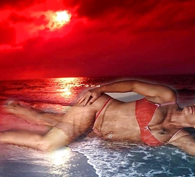 25P 69Milf loves the beach