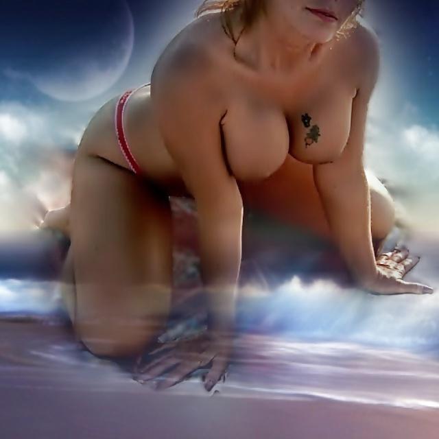 25P 69Milf loves the beach
