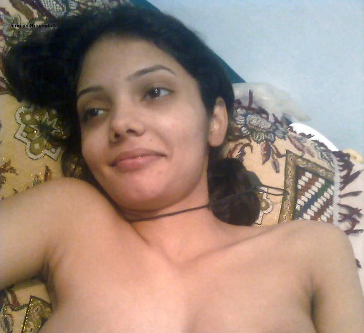 6P Desi chick  sucking her bf