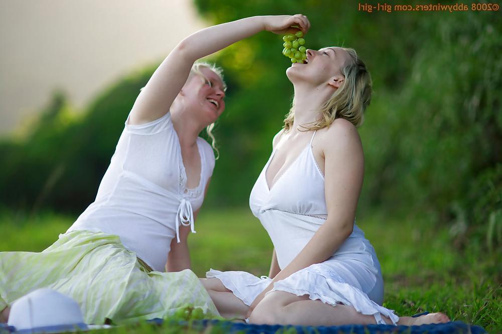 16P Two lovely lesbians