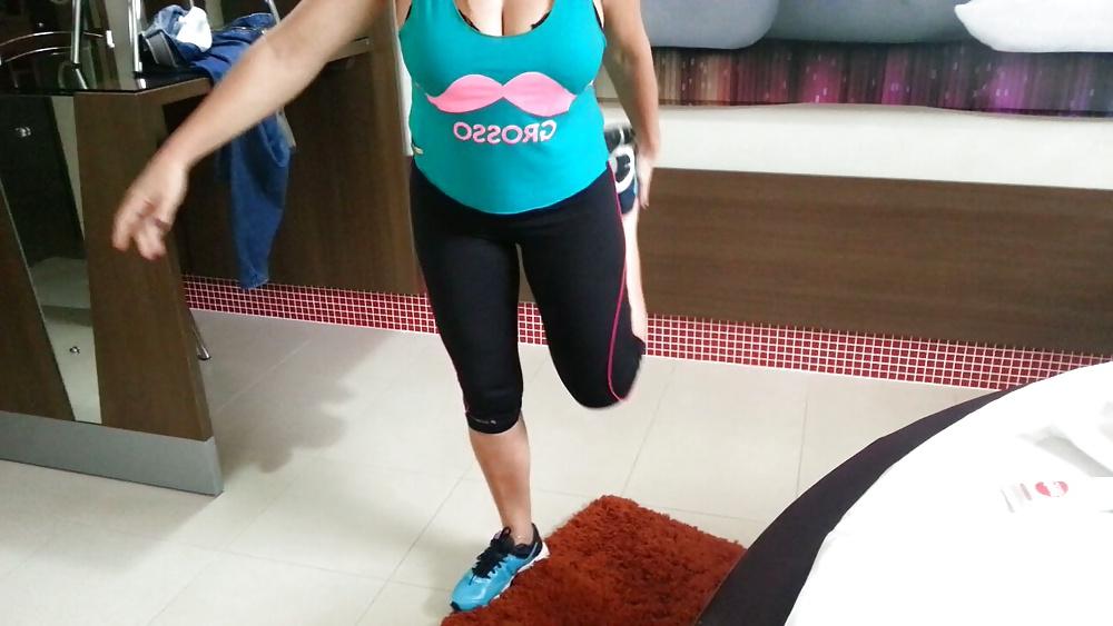 10P Amanda after gym footjob