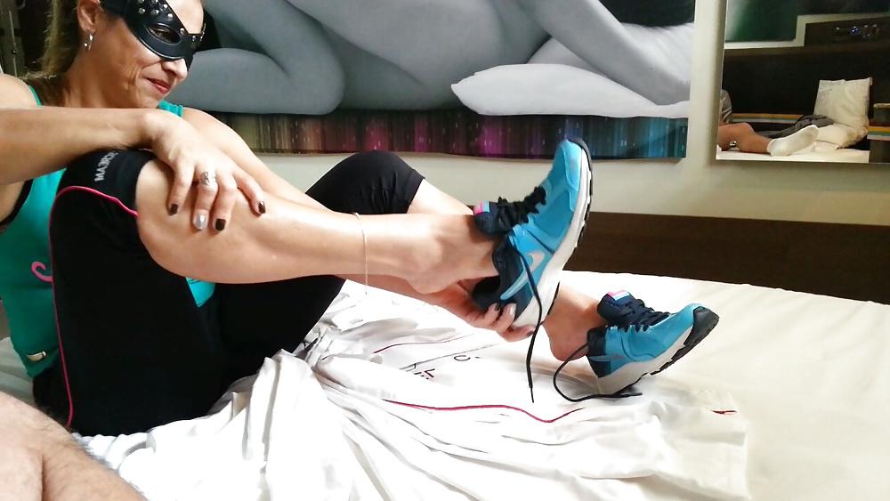 10P Amanda after gym footjob
