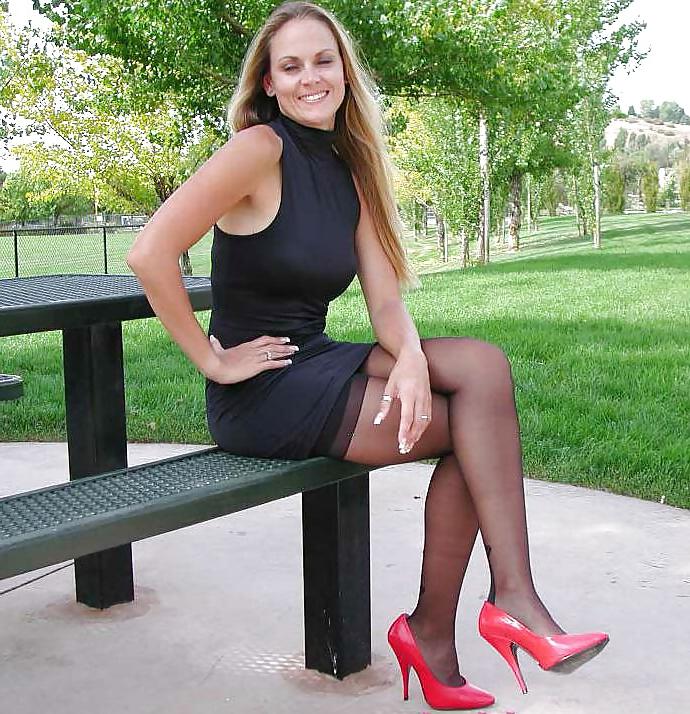 25P Short Skirts & stocking Tops 4