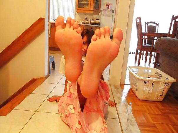 25P Foot Fetish 3