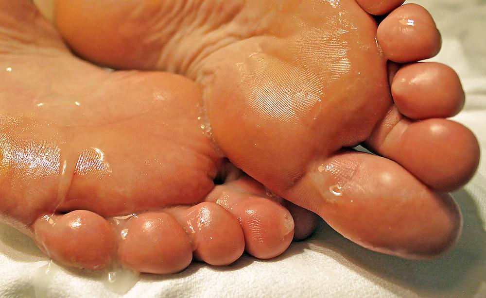 13P Just shot a load on her feet soles.