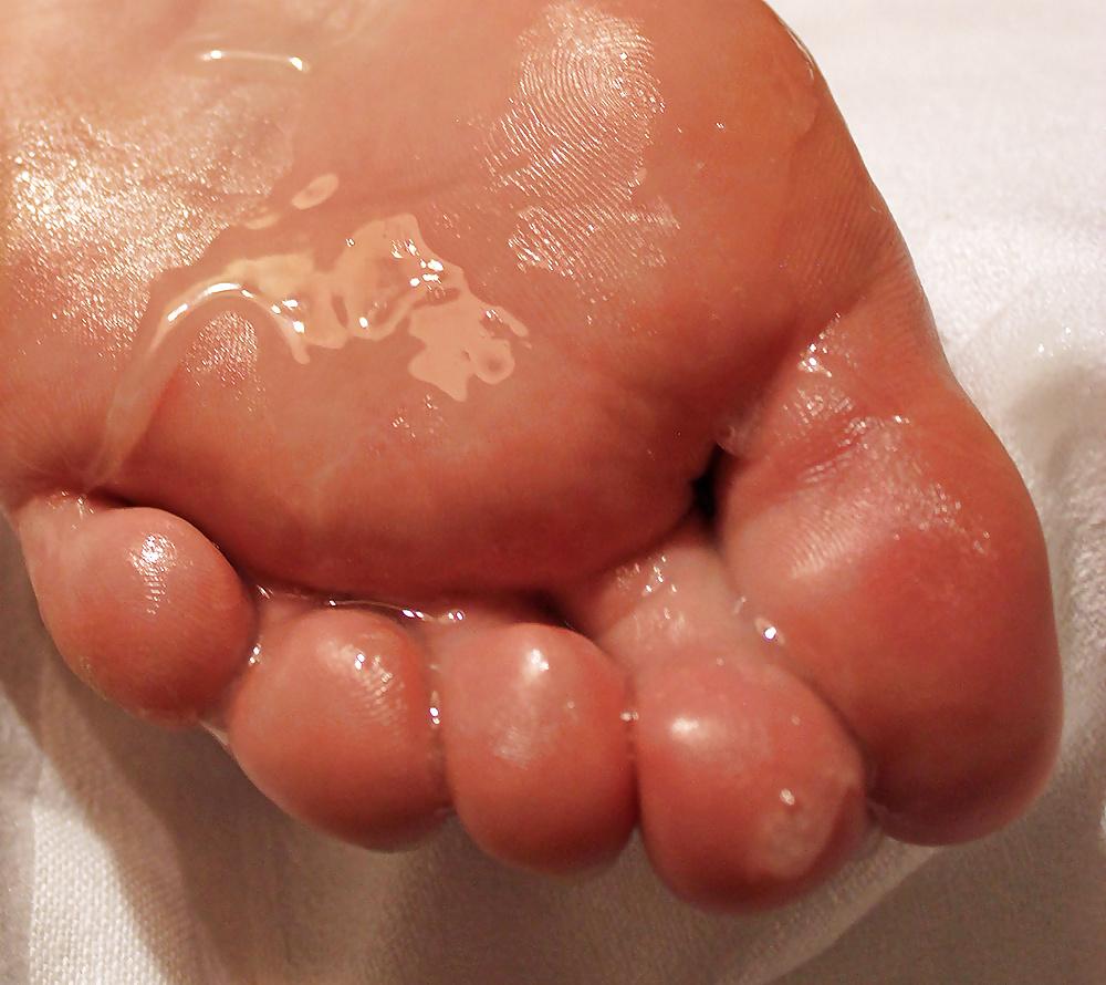 13P Just shot a load on her feet soles.