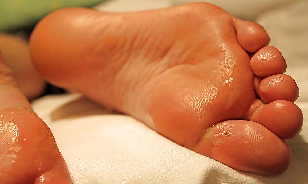 13P Just shot a load on her feet soles.