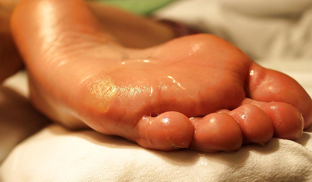 13P Just shot a load on her feet soles.