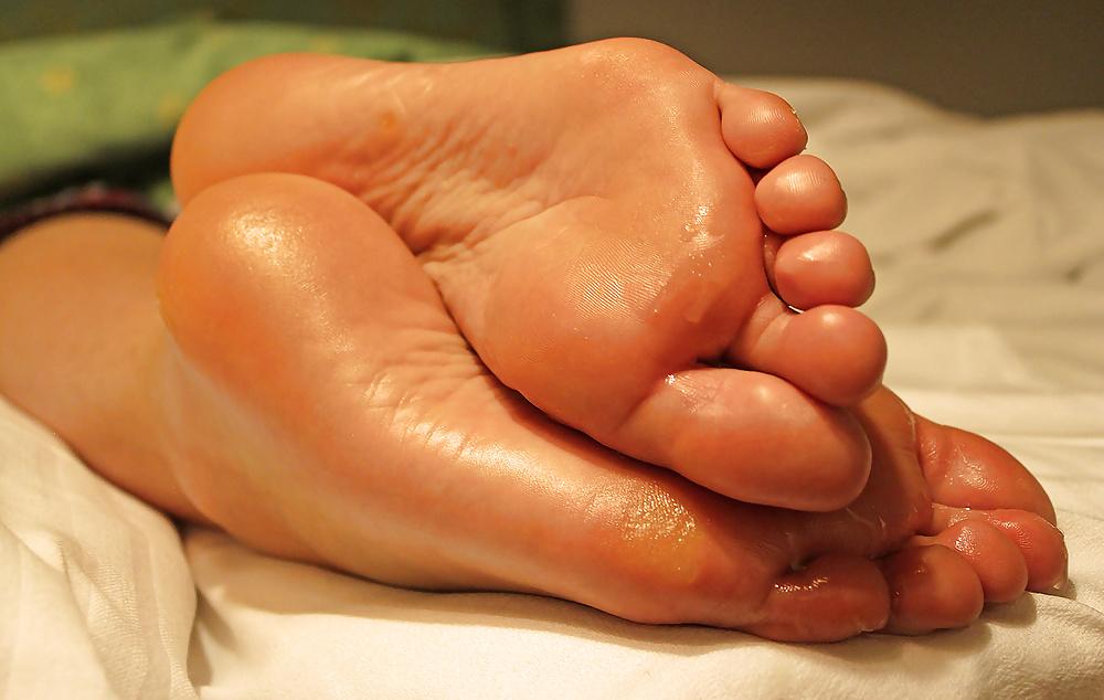 13P Just shot a load on her feet soles.