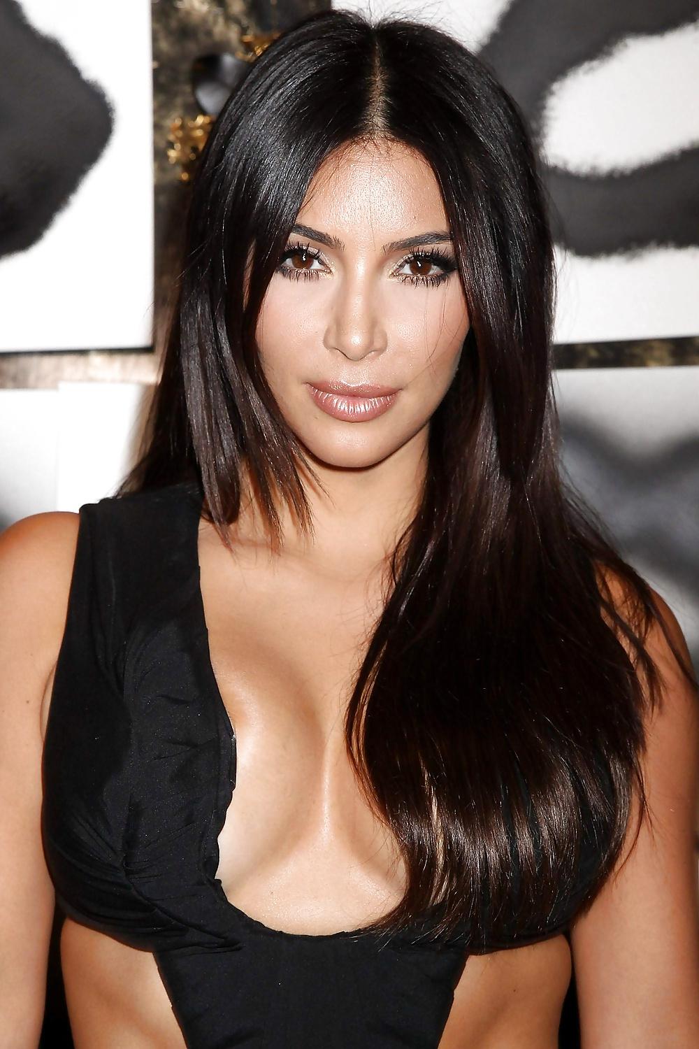 14P Kim K. Downblouse and arse shots