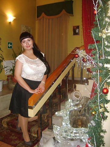 12P Busty Russian Woman 1837