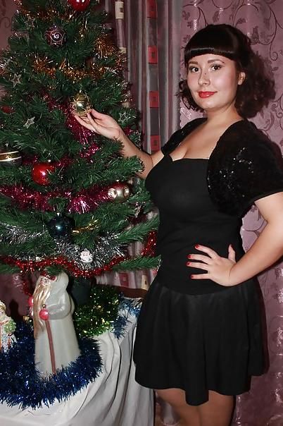 12P Busty Russian Woman 1837