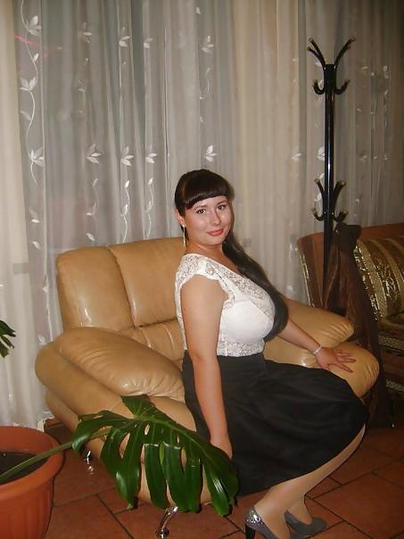 12P Busty Russian Woman 1837