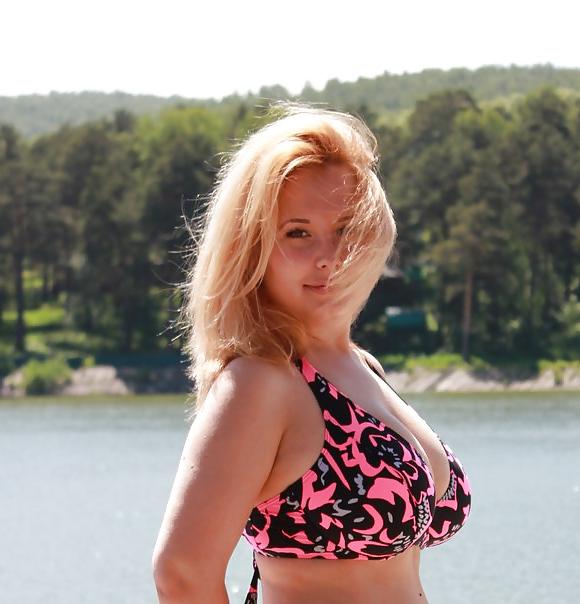 12P Busty Russian Woman 1837