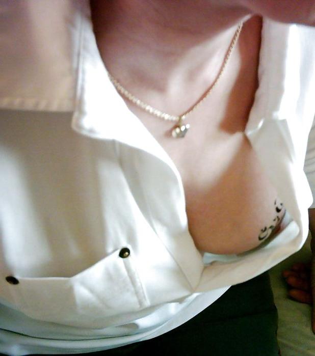 25P Downblouse fun