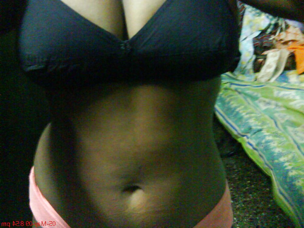 25P Desi girl selfie boobs and pussy