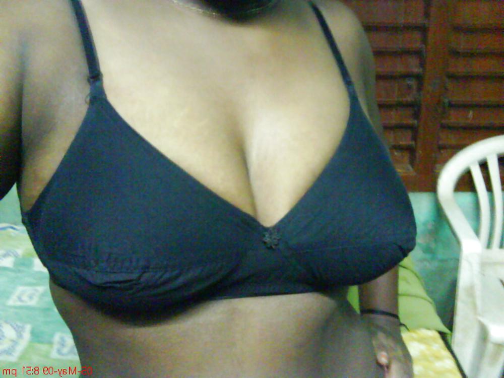 25P Desi girl selfie boobs and pussy