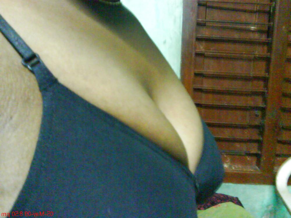 25P Desi girl selfie boobs and pussy
