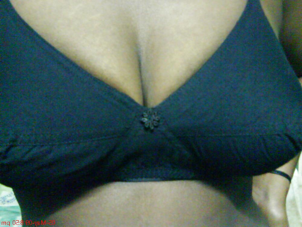 25P Desi girl selfie boobs and pussy