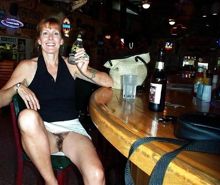 18P Showing Pussy in Restaurant