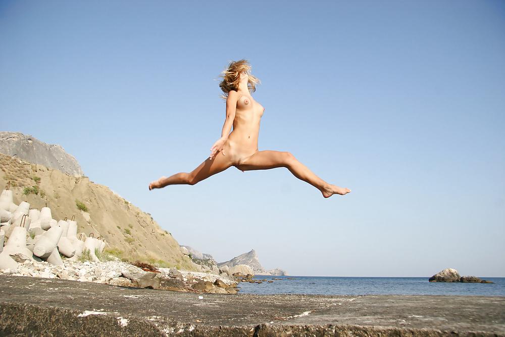 7P Flexible nudist at the pier.