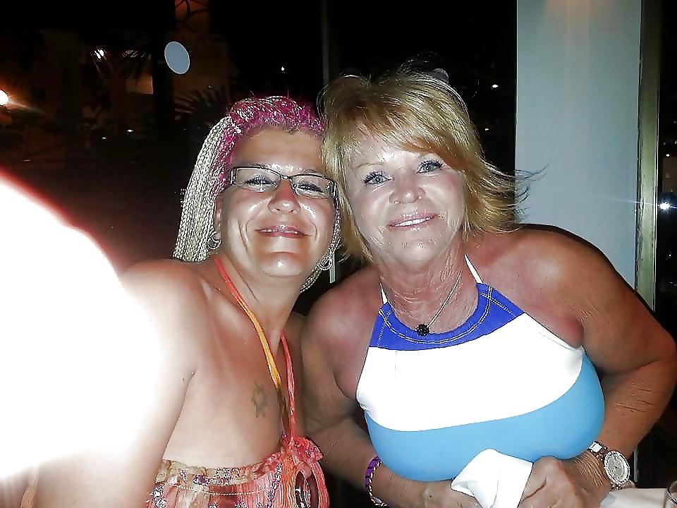 25P Mature LESBIANS lovers