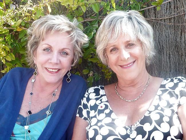 25P Mature LESBIANS lovers