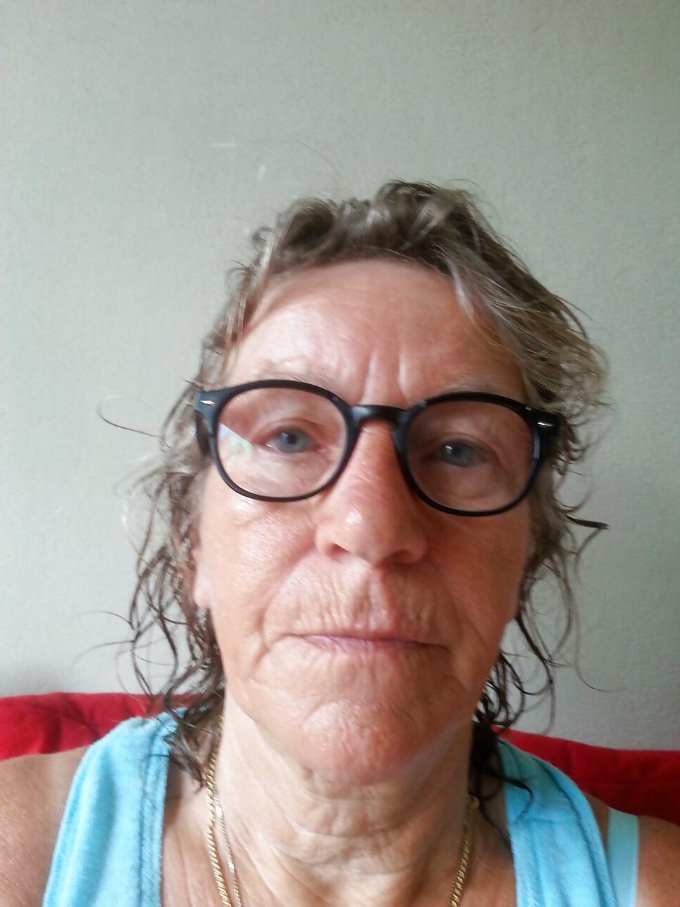 7P 64 years old dutch woman